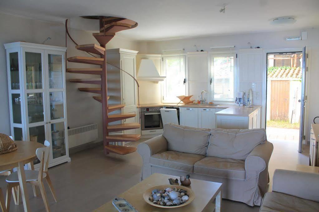 Avia Holiday Homes Buitenkant foto